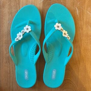 OKA b. Women's Blue Floral Sandals